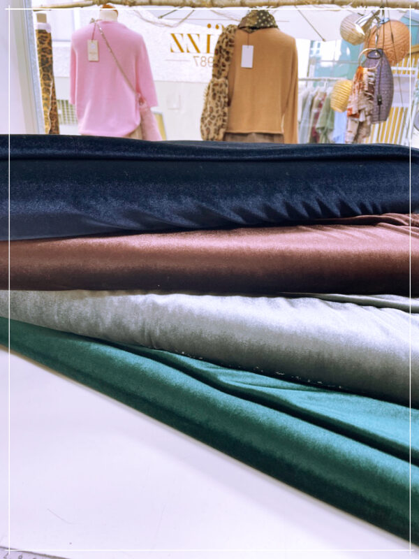 der neue Stoff im Modehimmel - Viscosesamt, gestretcht -