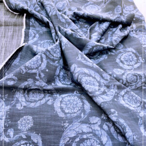 bedruckter, leicht gestretchter Jeansstoff eines bekannten franz. Modelabels