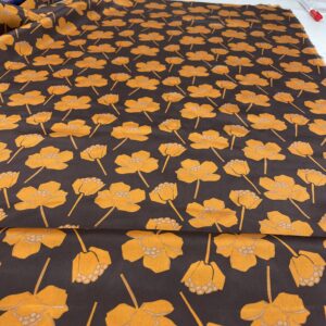 feiner Seidensatin eines deutschen Modelabels