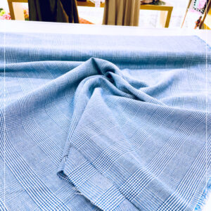 gewebtes, gemustertes Leinen eines deutschen Modelabels