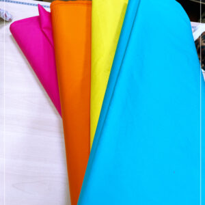 gestretchter, feiner Popeline eines namhaften deutschen Modelabels