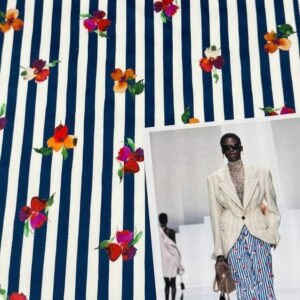 bedruckter, gestretchter Baumwollpopeline eines ital. Modelabels