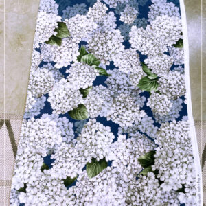 bedruckter, gestretchter Viscosecrepe eines ital. Modelabels, als Rapport