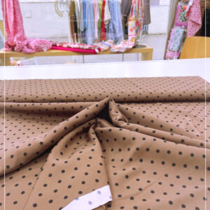 bedruckter, gestretchter Seidencrepe eines bekannten ital. Modelabels