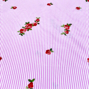 bestickter Baumwollstreifen eines ital. Modelabels