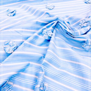 Baumwollblusenstreifen mit aufgenähten Blumen, neu aus Italien