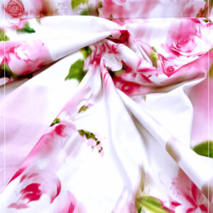 bedruckter, gestretchter Baumwollstoff eines franz. Modelabels