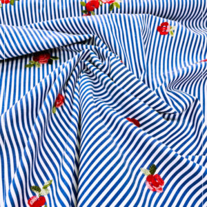 bestickter Baumwollstreifen eines ital. Modelabels