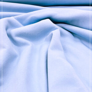 kuschliger  Sweatshirtstoff in der Trendfarbe Hellblau
