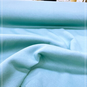 kuschliger  Sweatshirtstoff in der Trendfarbe Salbai
